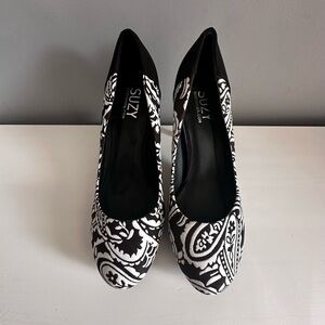 SUZY SHIER Black & White Shoes Pumps Heel Rounded Toe Size 10 NWOT